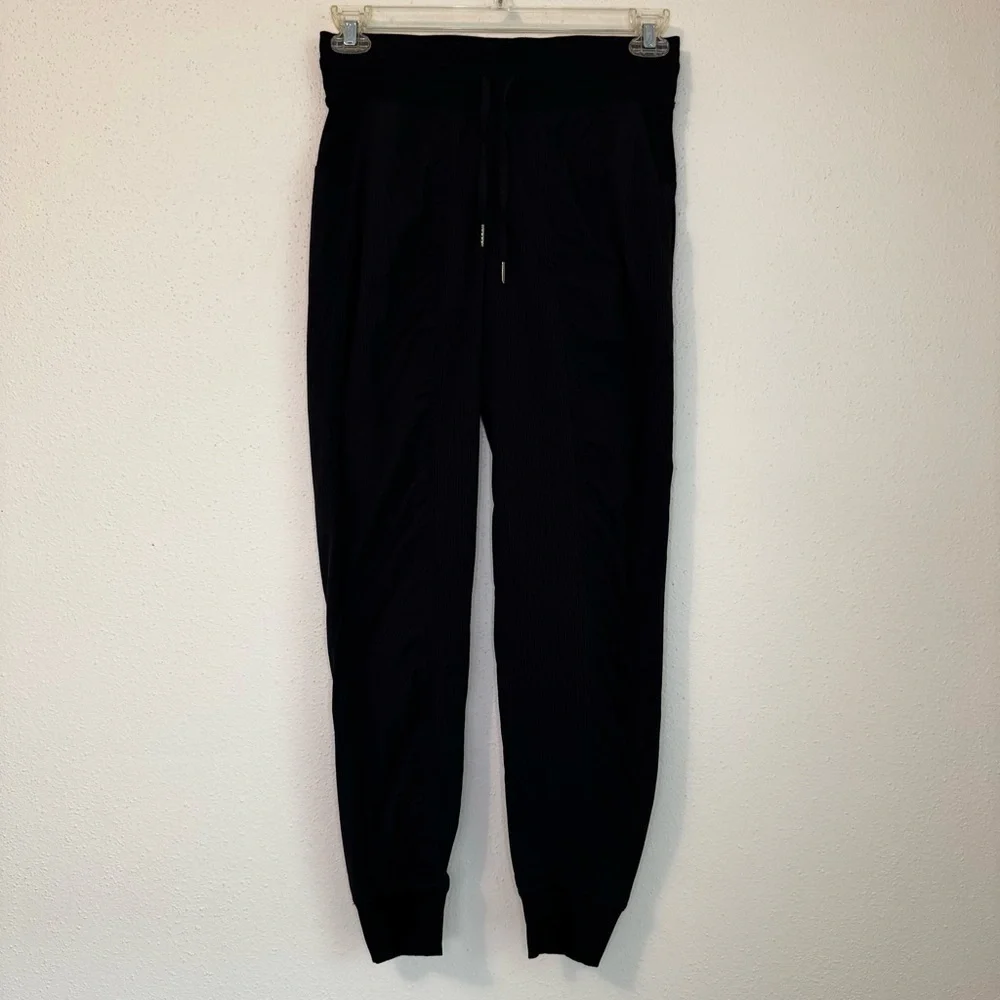 Lululemon Women’s Dance Studio Mid-Rise Jogger 28” Black size 6 Casual Hiking
